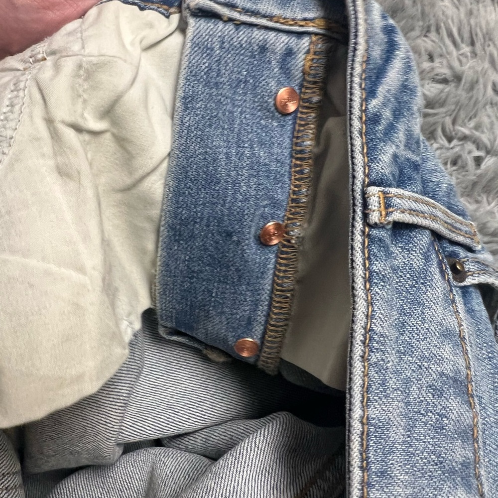 Stylish Light-Wash Denim Skirt - Picture 11 of 16